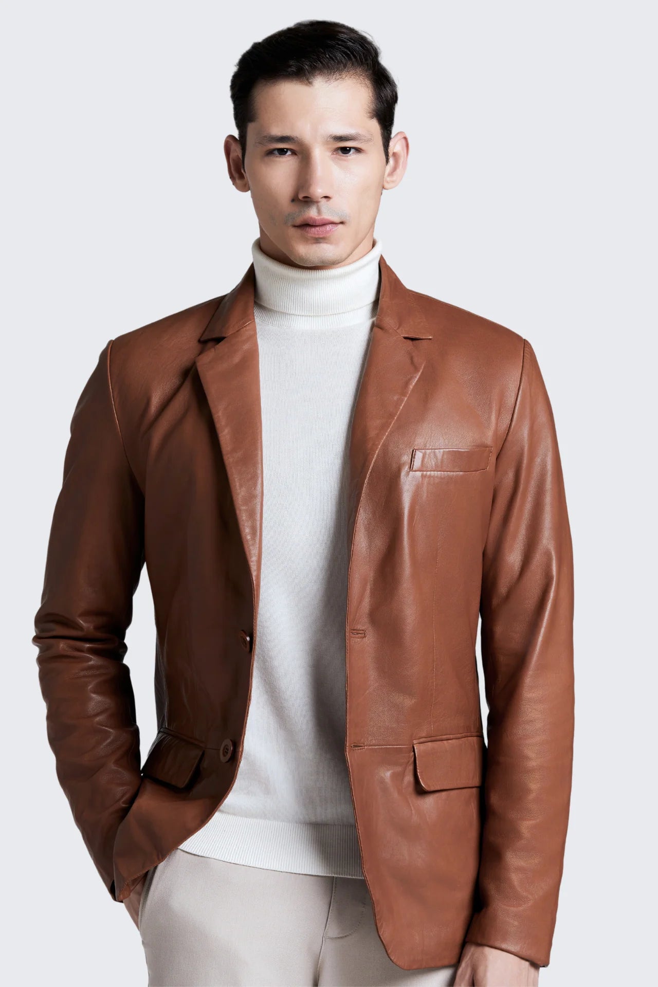 Slim-cut  sheepskin leather blazer with a classic 2-button style.