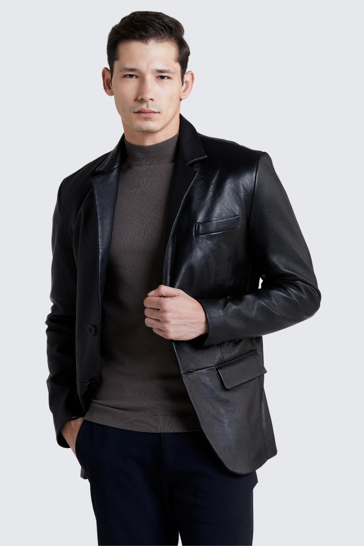 Slim-cut sheepskin leather blazer with a classic 2-button style.